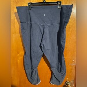 Athleta Salutation Stash Pocket Capri Leggings